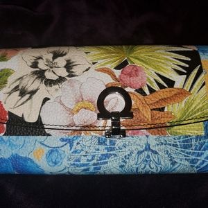 Multi color wallet